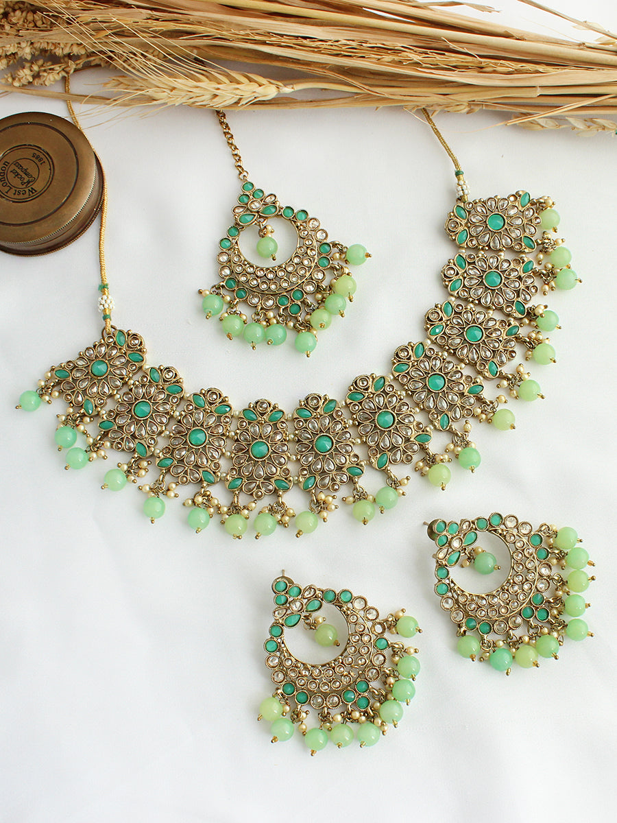 Poorva Necklace Set
