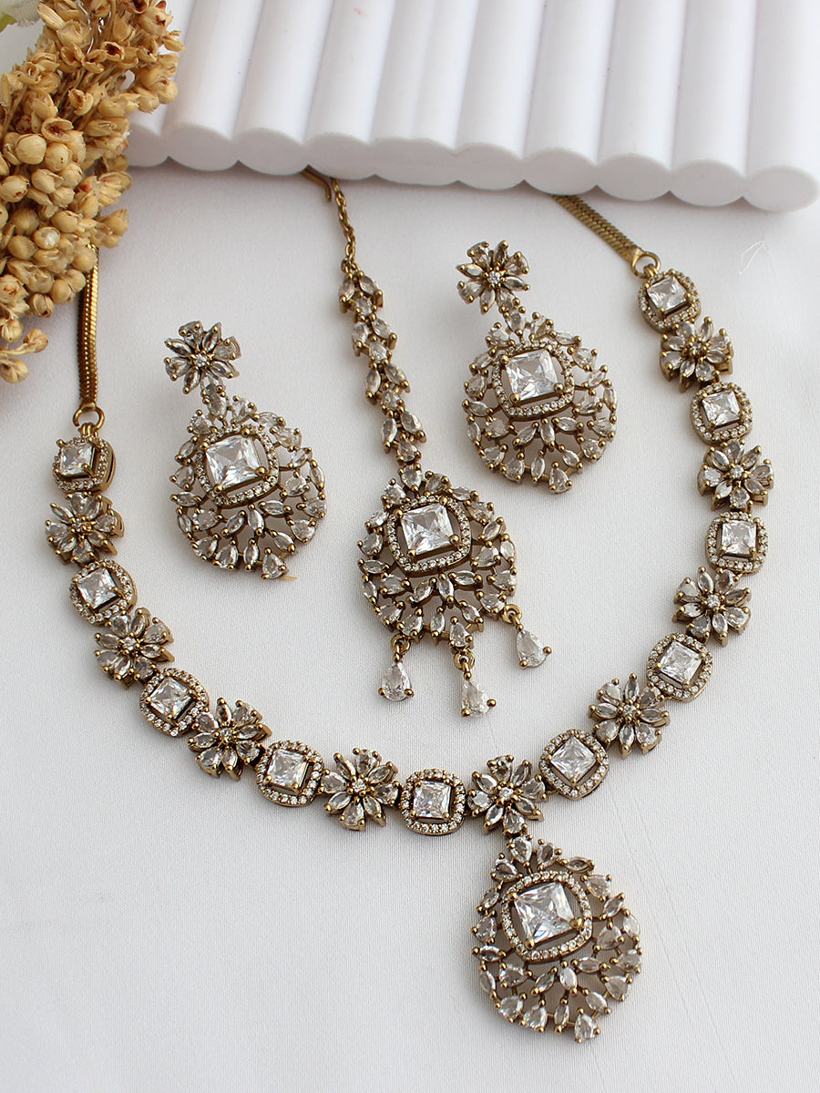 Aania Necklace Set